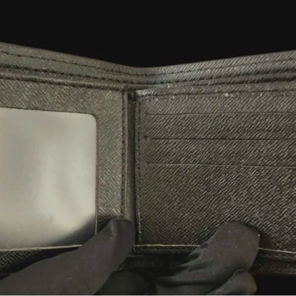 Authentic Gucci Black and Red Snake Wallet with box - Picture 4 of 5